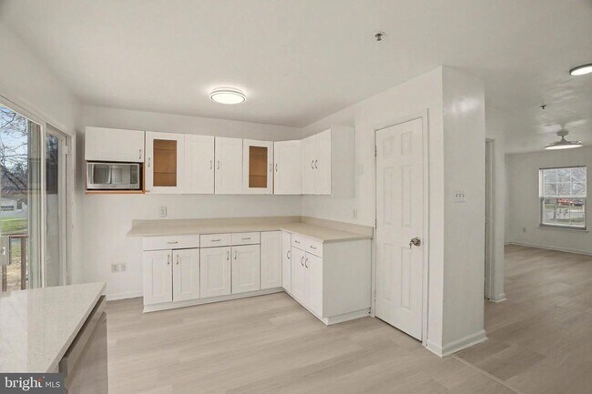 Building Photo - 14805 Strawberry Ln