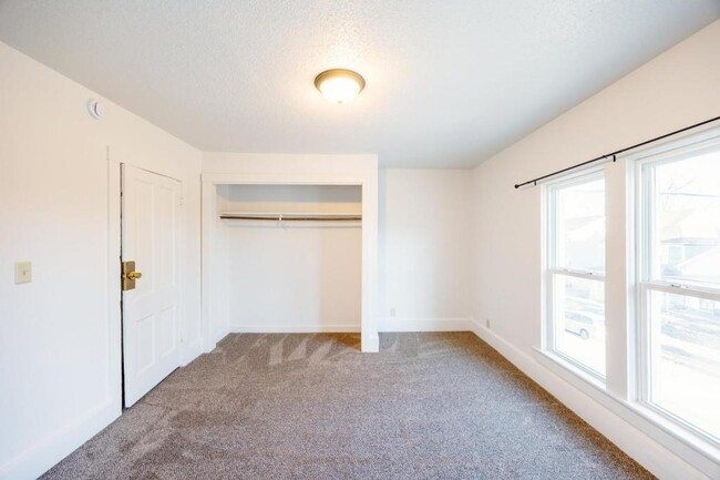 Building Photo - 317 W 4th St