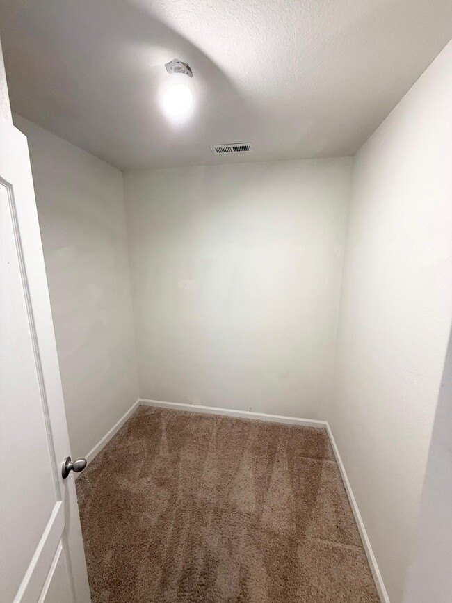 Building Photo - 8407 Highgate Dr