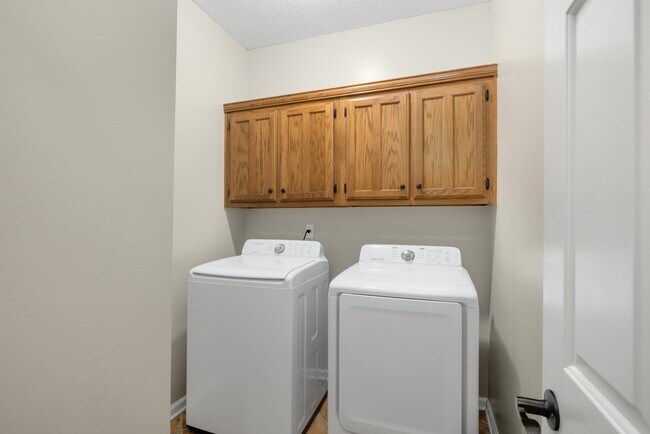 Building Photo - 4905 Springtree Dr