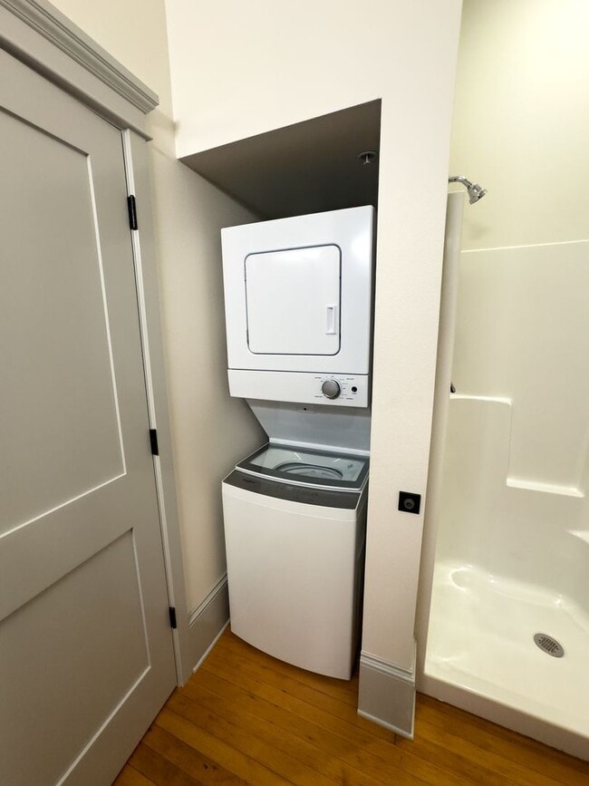 Building Photo - WINTER SPECIAL - NEWLY RENOVATED DOWNTOWN SALEM STUDIO