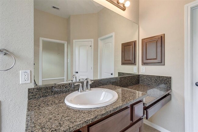 Building Photo - 16 Cheswood Manor Court