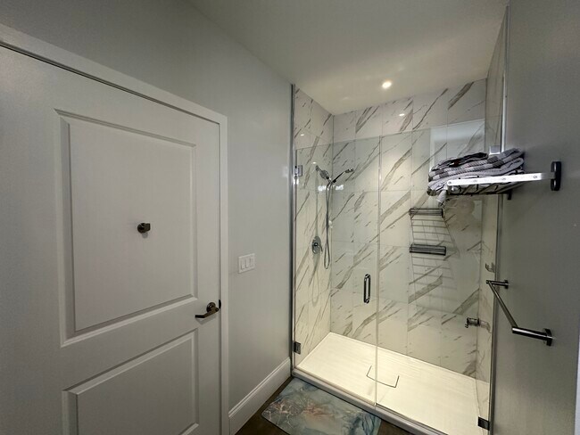 Building Photo - 205 Maverick St