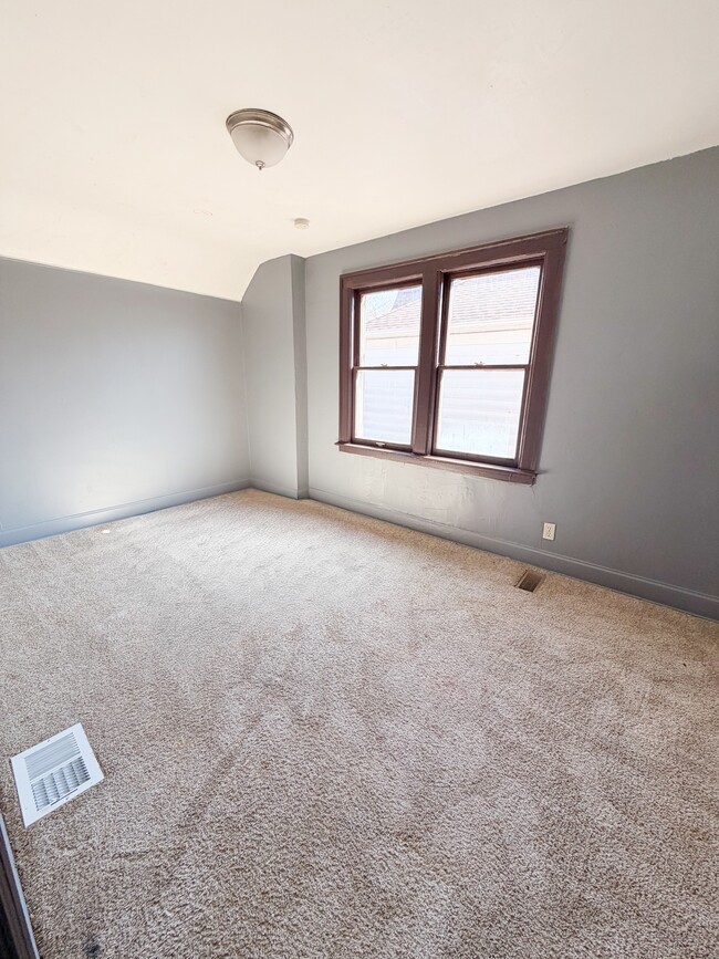 Building Photo - 9241 Boleyn St