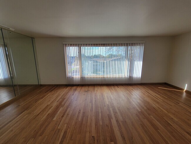 Building Photo - 9225 S Cregier Ave