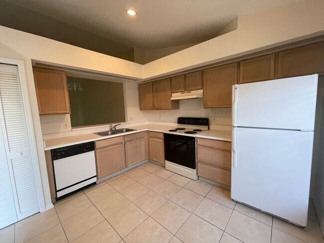 Building Photo - 13120 Summerton Dr