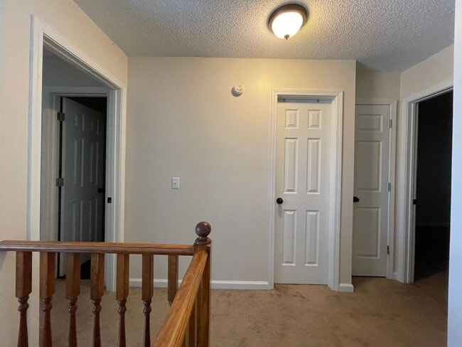 Building Photo - Foxchase Subdivision! END UNIT CLOSE TO CO...