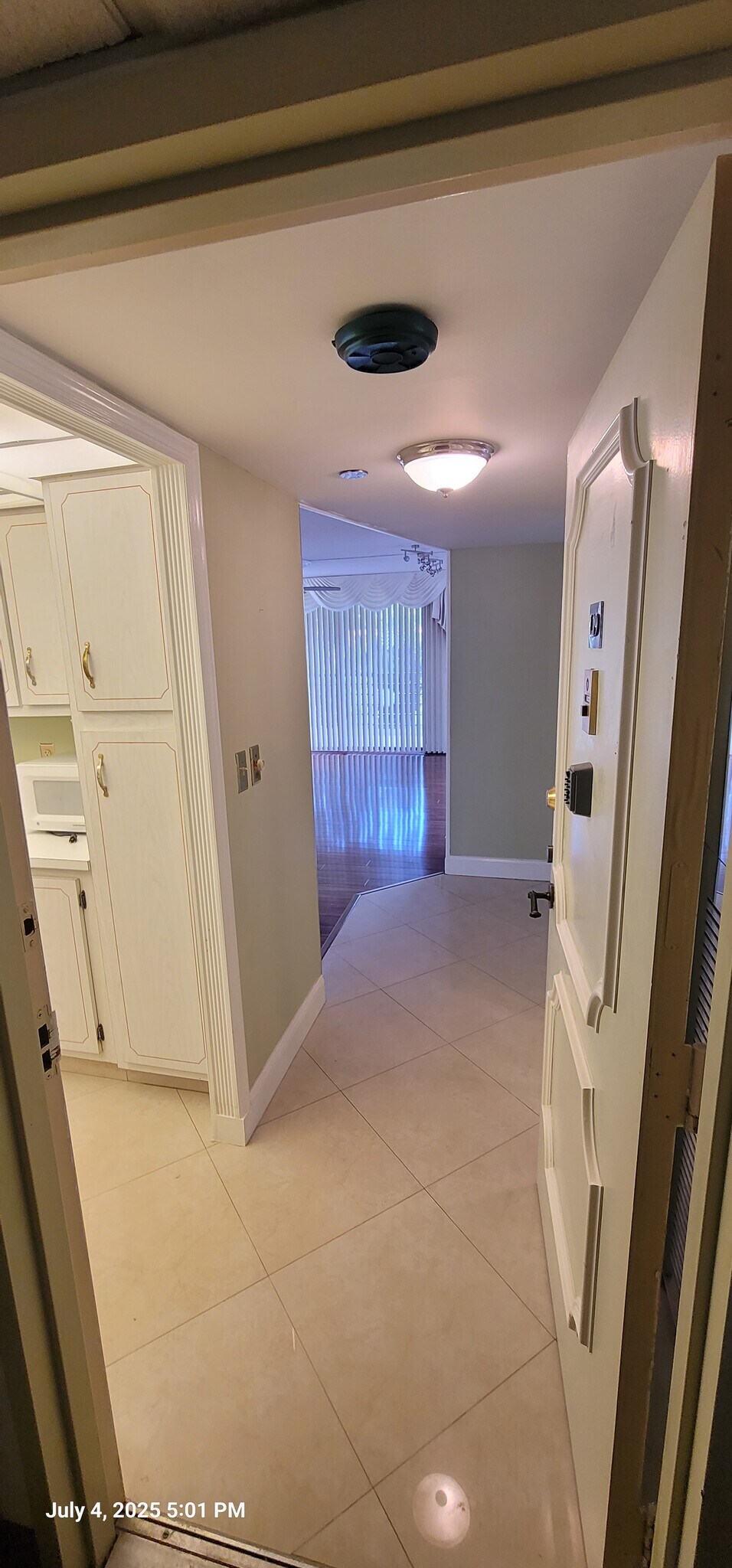 Building Photo - 1300 Saint Charles Pl