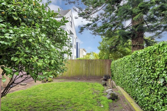 Building Photo - Two Bedroom Condo in Hayes Valley - Please Contact for Showing Availability!