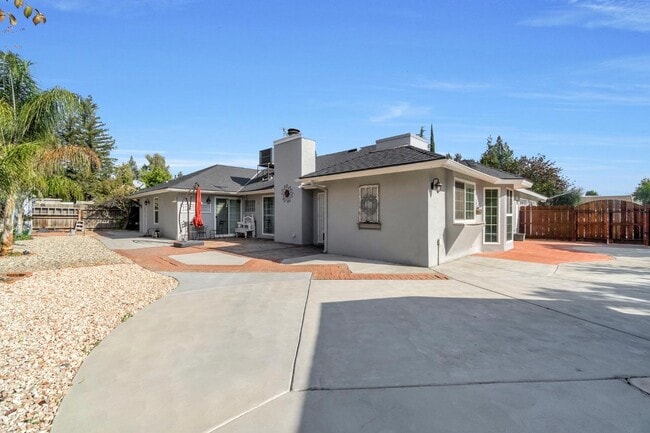 Building Photo - 6733 N Alva Ave