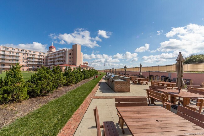 Building Photo - 2 Richmond Rd