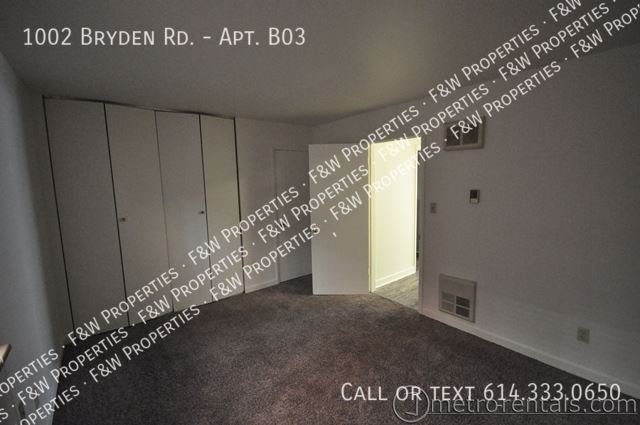 Building Photo - 1002 Bryden Rd