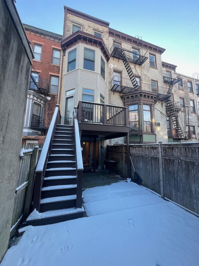 Building Photo - 122 Mercer St