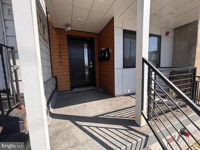 Building Photo - 3255 Ridge Ave