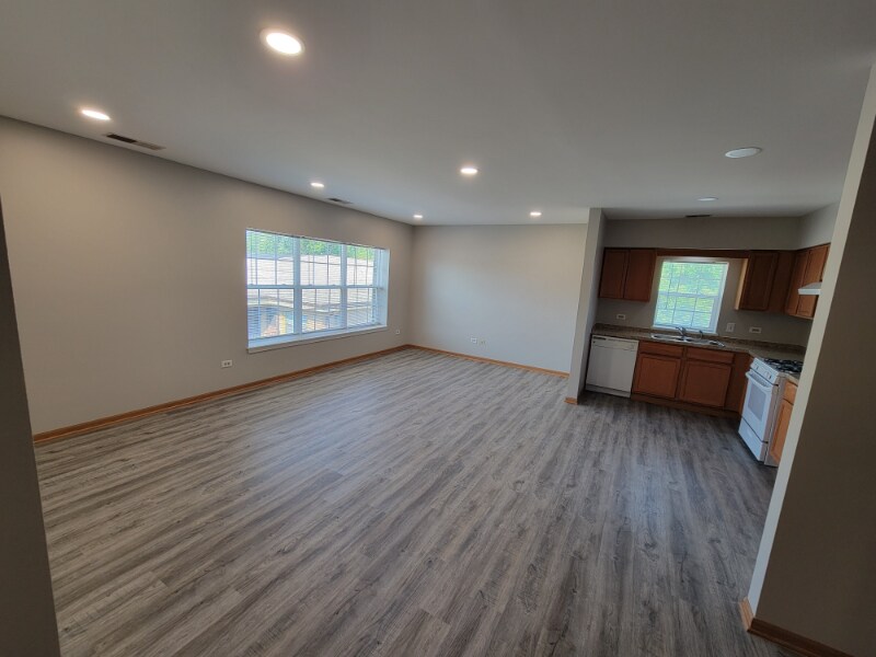 Building Photo - 4901 Belmont Rd