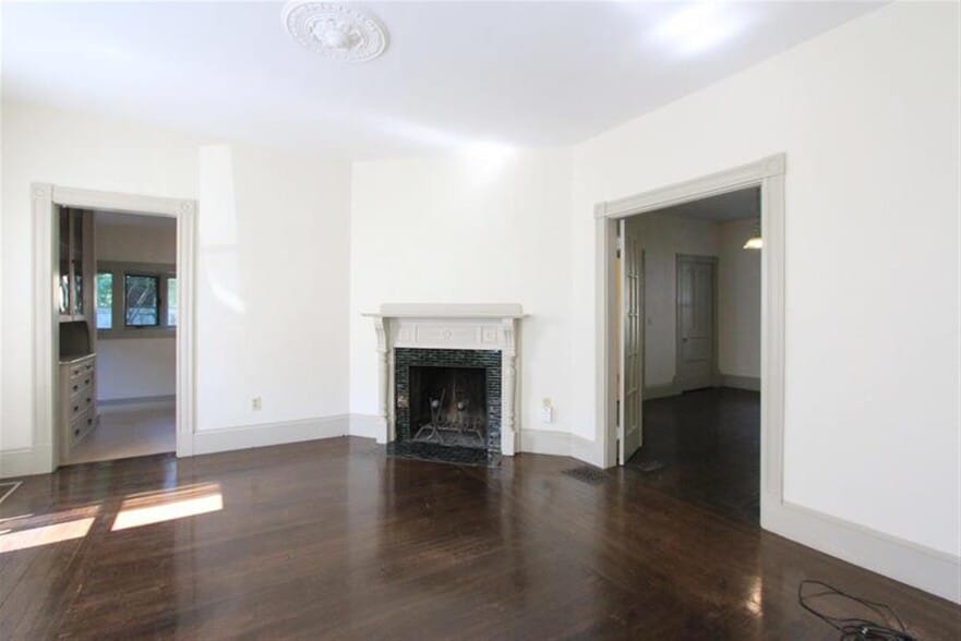 Building Photo - 12 Saginaw Ave