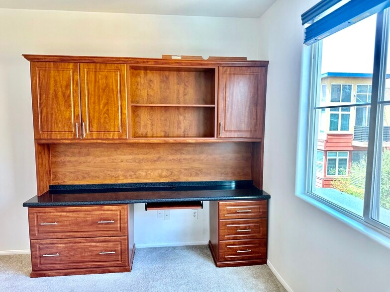 Building Photo - 4060 Glencoe Ave