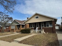 Building Photo - BIG SPACE. MODERN COMFORT. UNBEATABLE VALUE: 3 Bed, 2 Bath Duplex Delight!