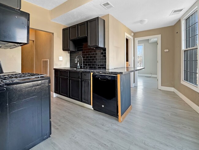 Building Photo - 812 Butterworth St SW