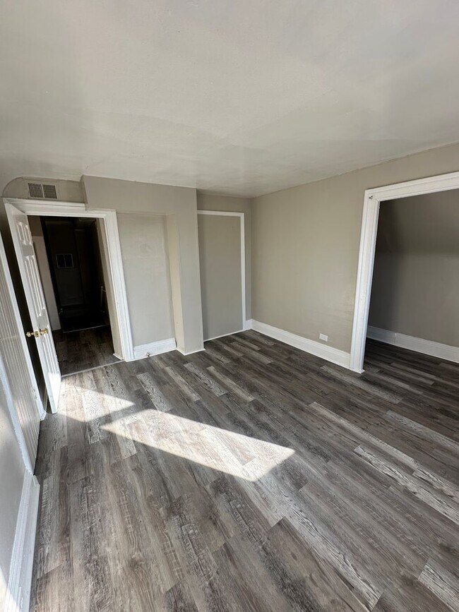 Building Photo - Spacious Single Family Home Ready for Rent in Great Neighborhood