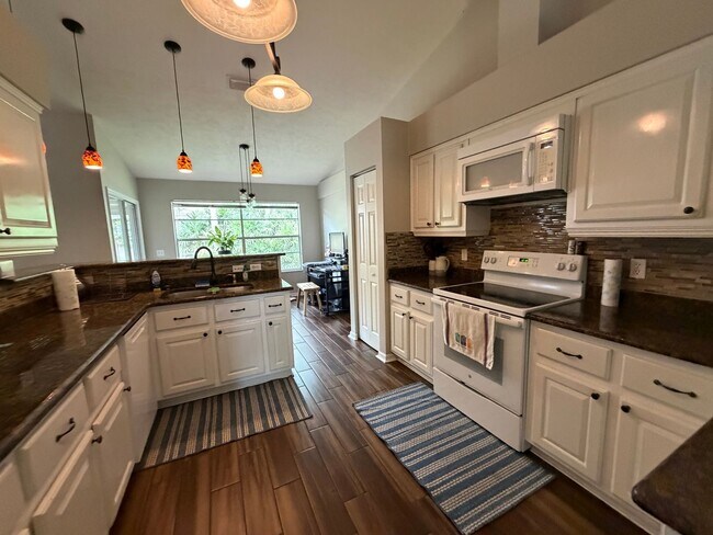 Building Photo - 4 Bed 2 Bath In Sable Chase