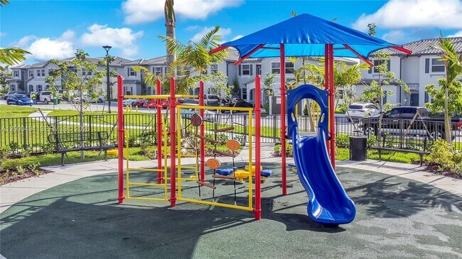 Building Photo - 250 10th Ct