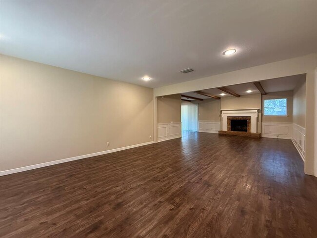 Building Photo - 5906 Mountainclimb Dr
