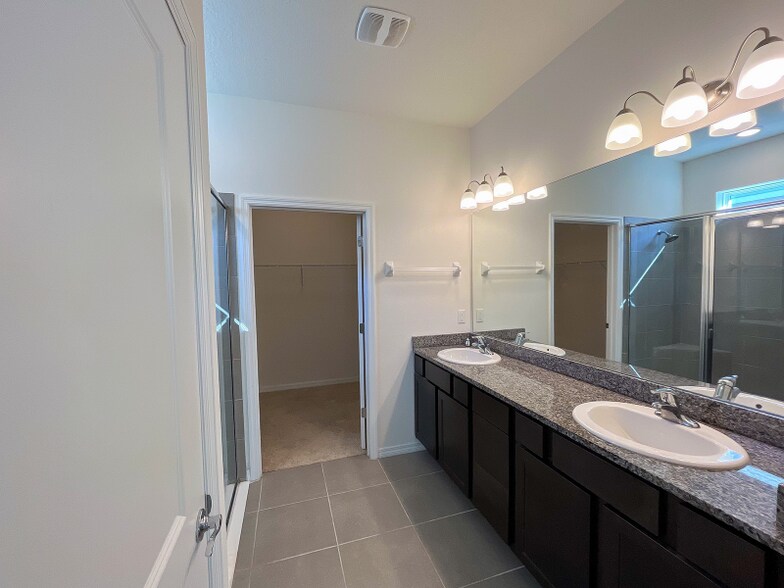 Building Photo - 13681 Paddington Wy