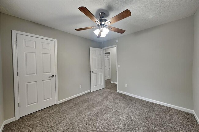 Building Photo - 214 Brookside Dr