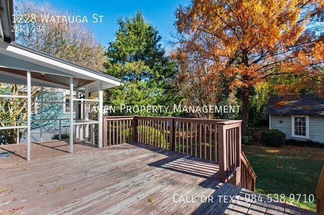 Building Photo - 1228 Watauga St