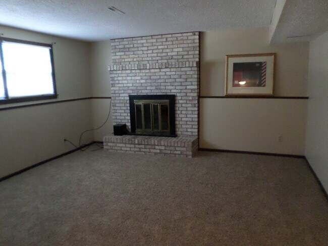 Building Photo - SHORT TERM LEASE ONLY
