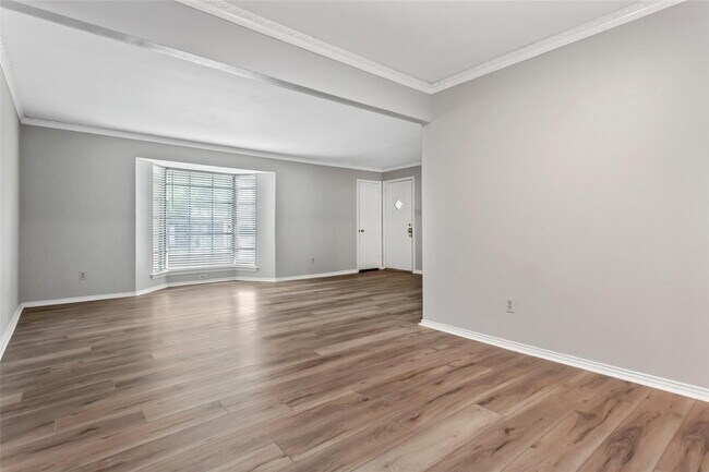 Building Photo - 6007 Sandhurst Ln
