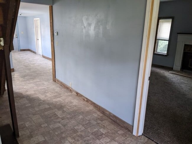Building Photo - Welcome to this charming 3-bedroom, 1-bath...