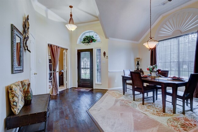 Building Photo - 9022 Westwillow Dr