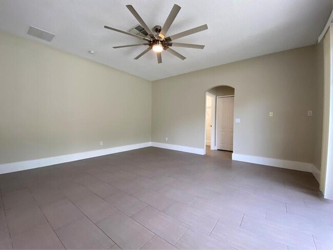Building Photo - 4115 Andover Cay Blvd
