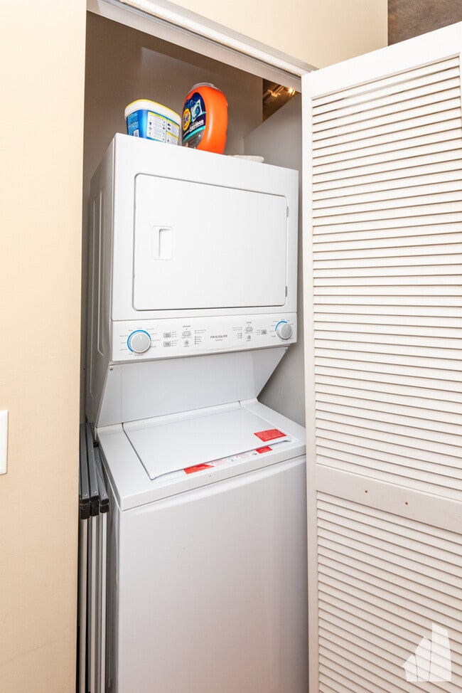 Building Photo - 700 N Larrabee St