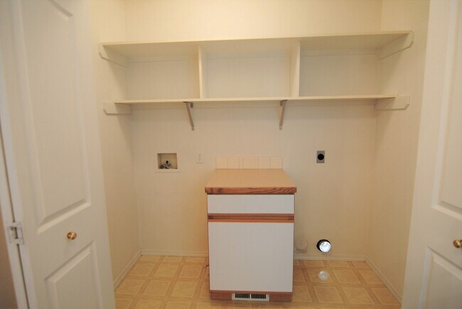 Building Photo - 1386 Brown St