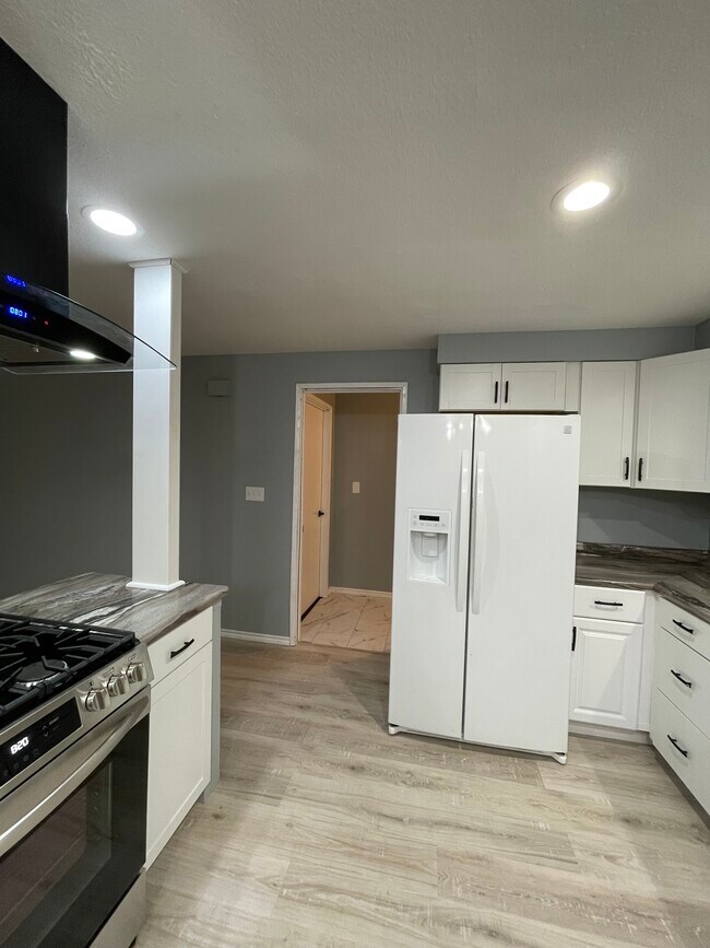 Building Photo - 6330 Neylon Dr SW