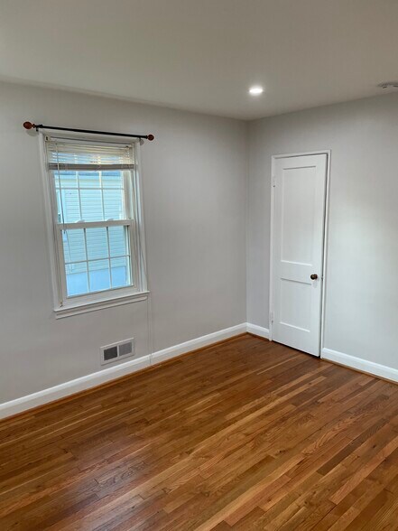 Building Photo - 2602 Linwood Rd