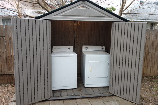 Building Photo - 1036 E 43rd St