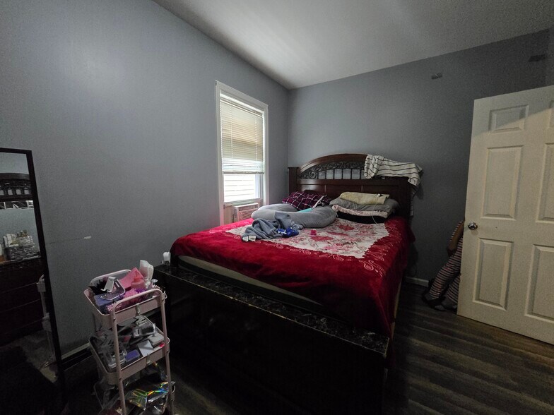 Bedroom #2 - 90 Wakeman Ave