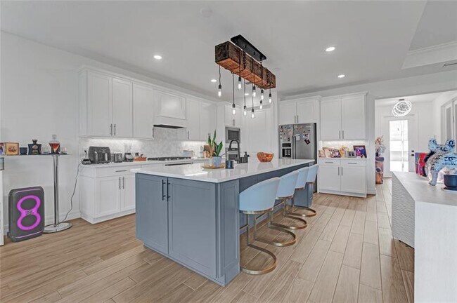 Building Photo - 4566 Silverwood Ln N