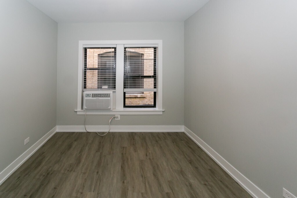Building Photo - 708 W Brompton
