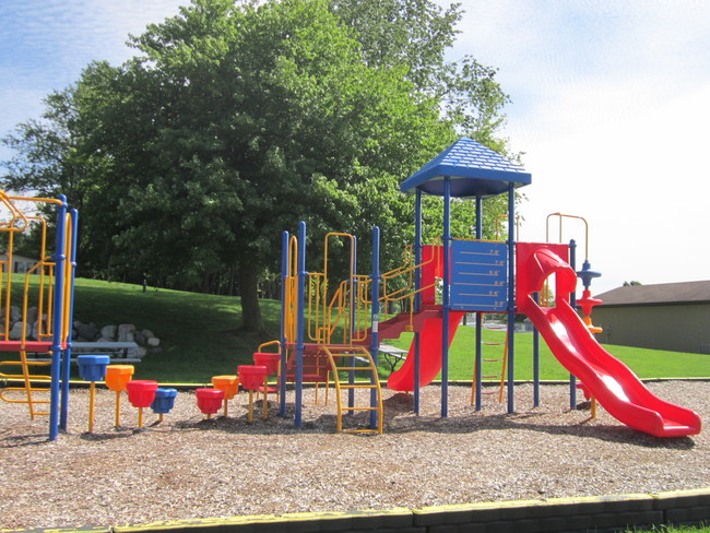 Building Photo - Hickory Hills Village
