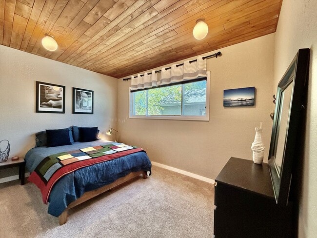 Building Photo - Distinguished 4 bed, 2 bath Bungalow in the Old North End