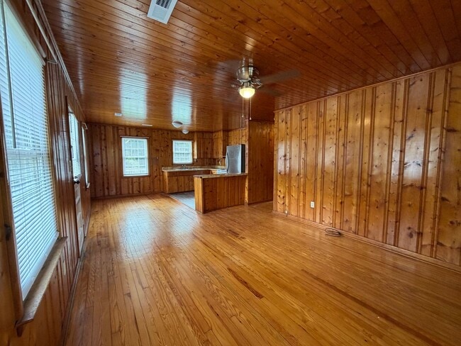 Building Photo - 646 Mill Creek Rd