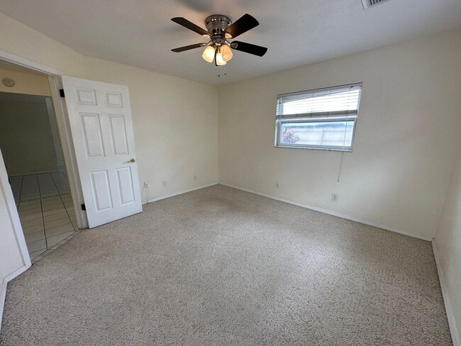 Building Photo - Spacious 2 Bedroom 2 Bathroom Seminole Home with Yard