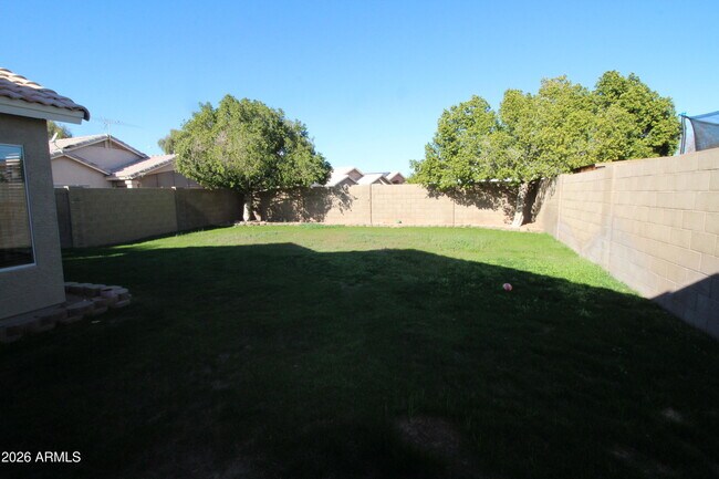 Building Photo - 1426 E Detroit St