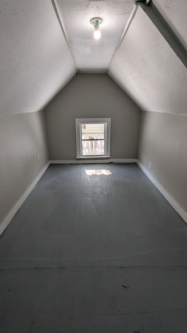 Building Photo - Welcome to this newly renovated, 3-bedroom home located in the heart of Akron