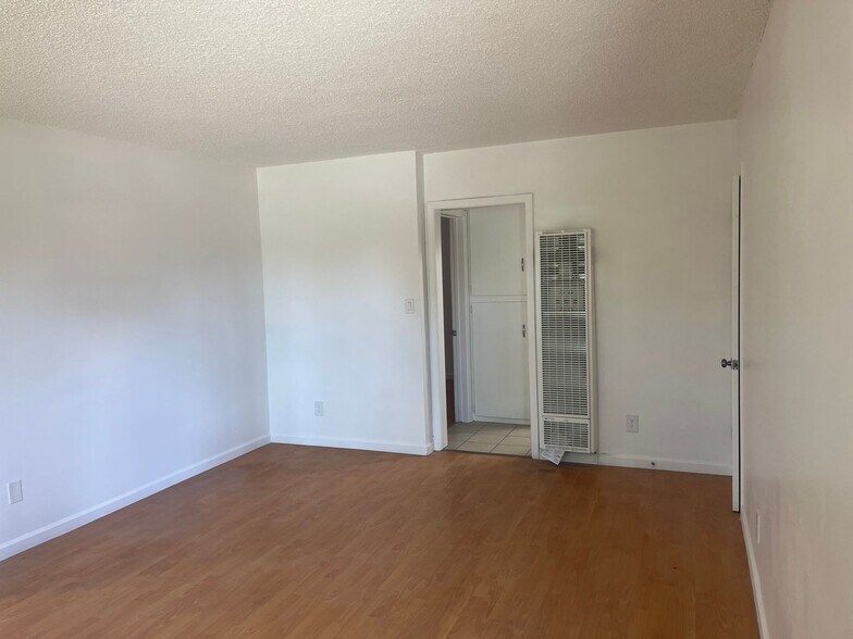 Building Photo - 6600 Whitsett Ave